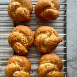 Fresh Garlic Knots (Set of 6): Hand-Tied & Preservative-Free | ERB